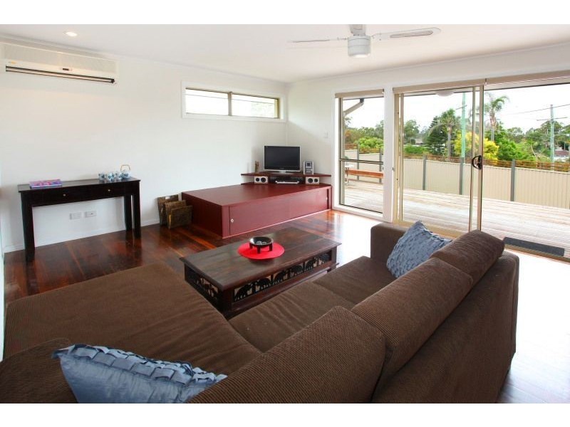 16 Bloodwood Crescent, Molendinar QLD 4214