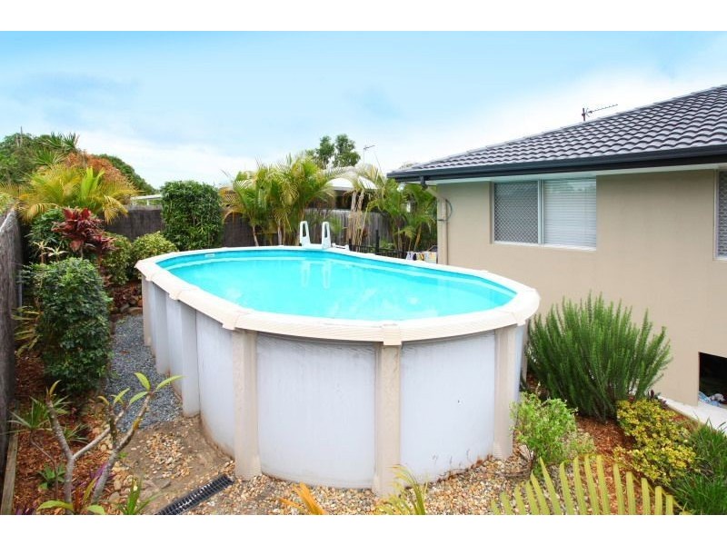 16 Bloodwood Crescent, Molendinar QLD 4214