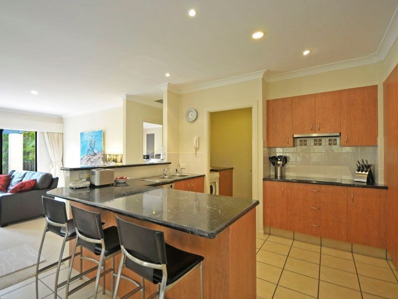 2/125 Cotlew Street, Ashmore QLD 4214