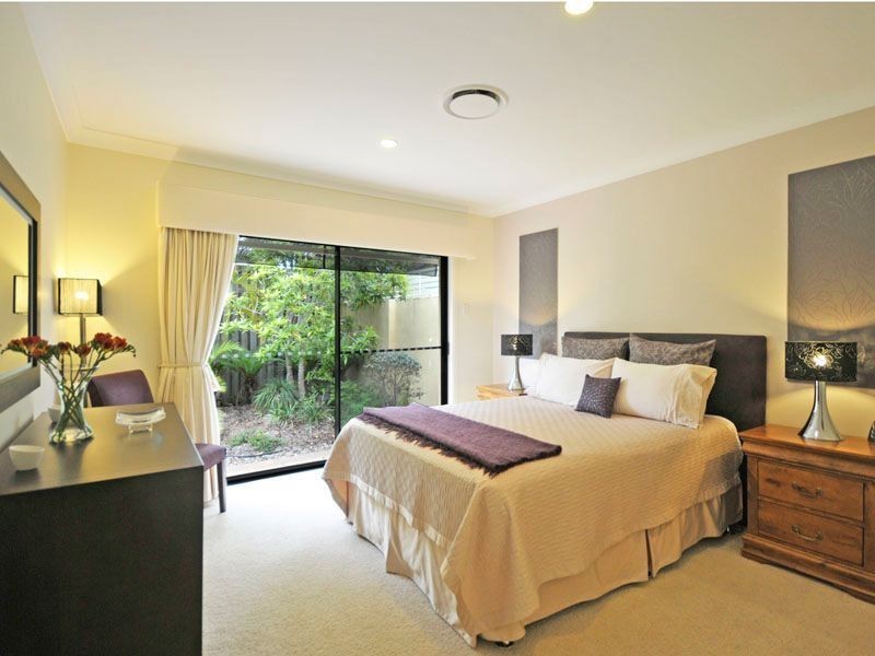 2/125 Cotlew Street, Ashmore QLD 4214