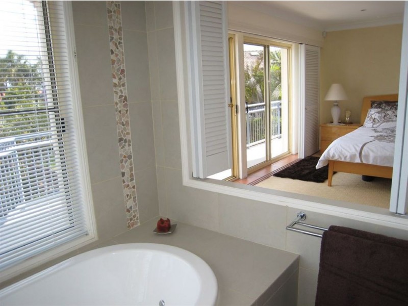 3 Montego Court, Mermaid Waters QLD 4218