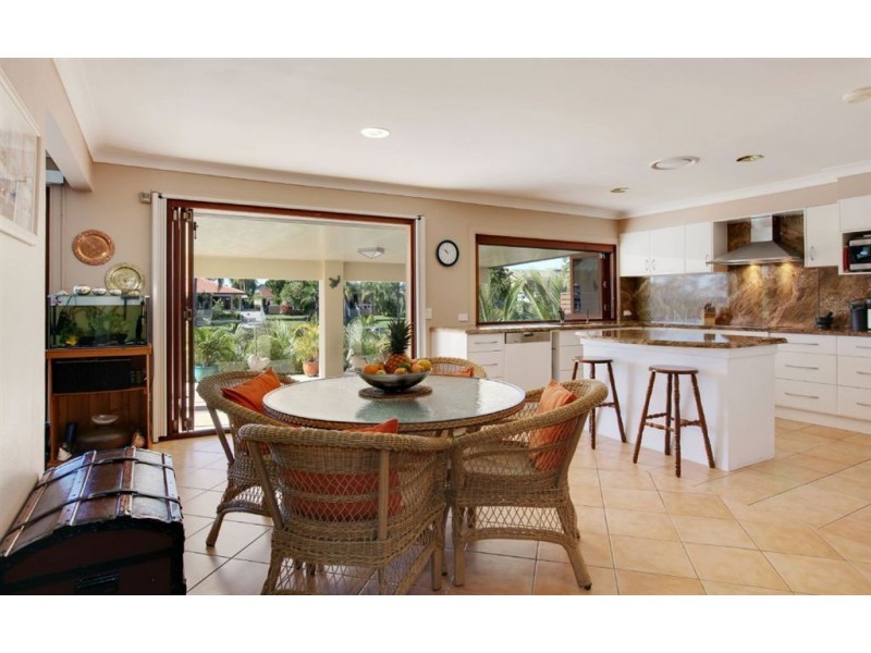 9 Argyle Crescent, Sorrento QLD 4217
