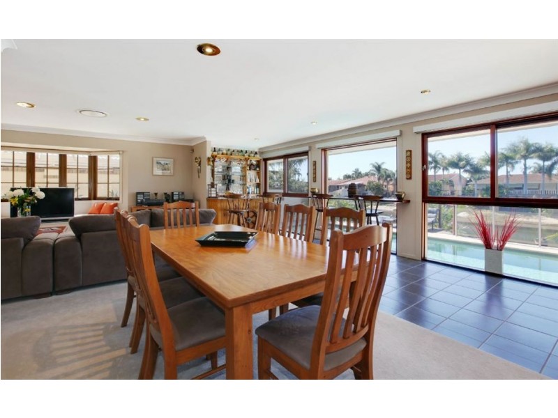 9 Argyle Crescent, Sorrento QLD 4217