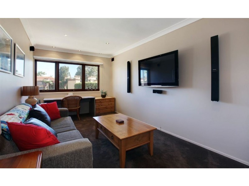 9 Argyle Crescent, Sorrento QLD 4217