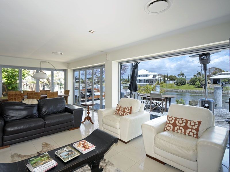 41 Allambi Avenue, Broadbeach Waters QLD 4218