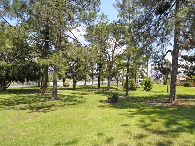 41 Allambi Avenue, Broadbeach Waters QLD 4218