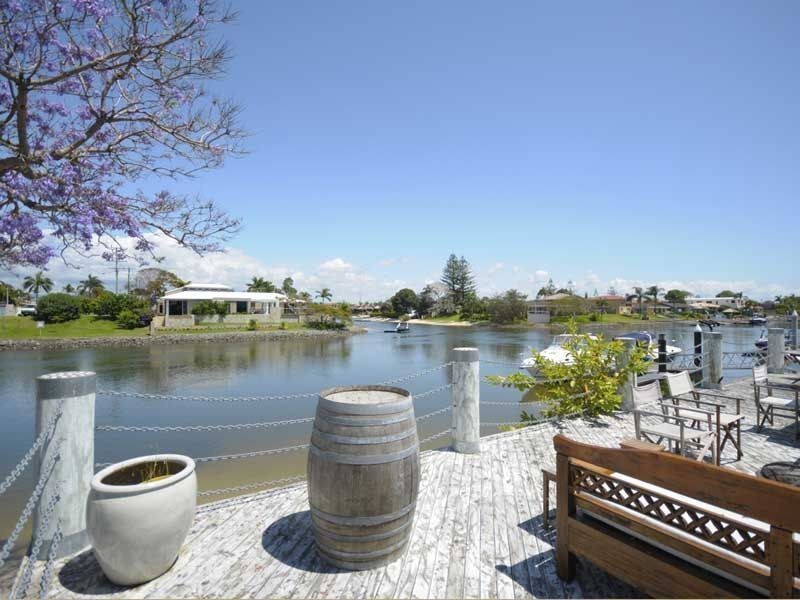 41 Allambi Avenue, Broadbeach Waters QLD 4218