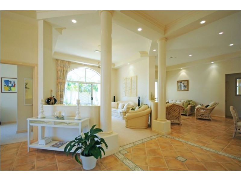 6 Barbara Way, Benowa Waters QLD 4217