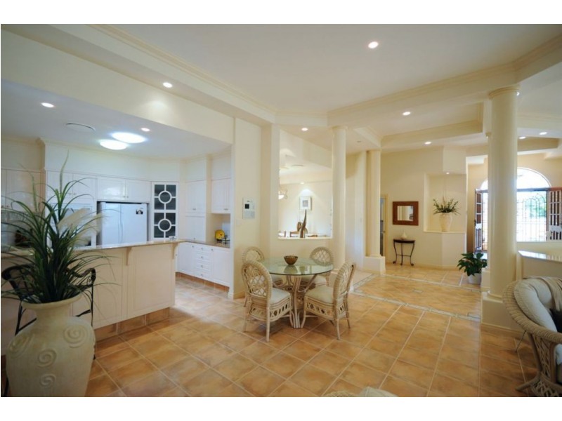 6 Barbara Way, Benowa Waters QLD 4217