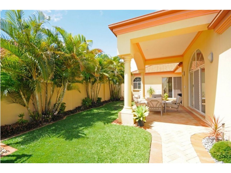 6 Barbara Way, Benowa Waters QLD 4217