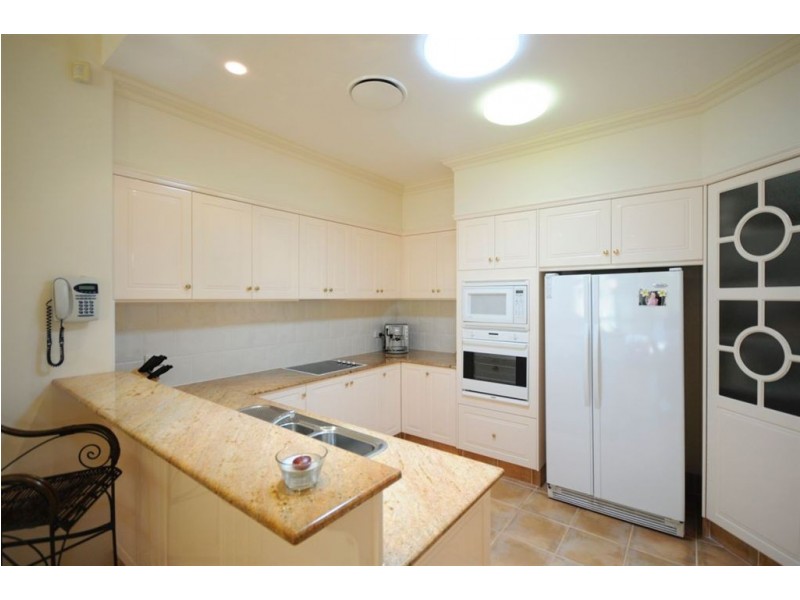 6 Barbara Way, Benowa Waters QLD 4217