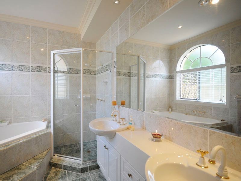 6 Barbara Way, Benowa Waters QLD 4217