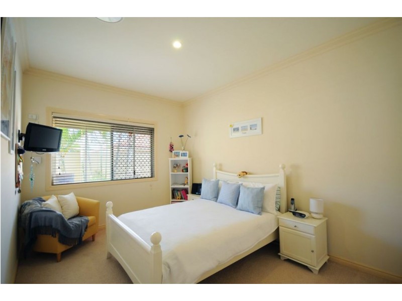 6 Barbara Way, Benowa Waters QLD 4217