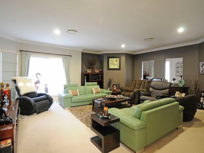 16 Sir Bruce Small Boulevard, Benowa Waters QLD 4217
