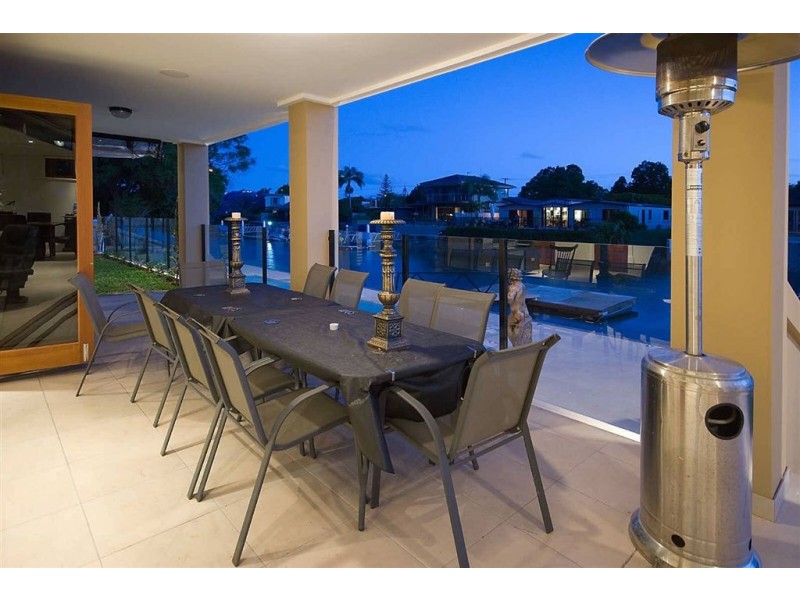 14 Monte Vista Court, Broadbeach Waters QLD 4218