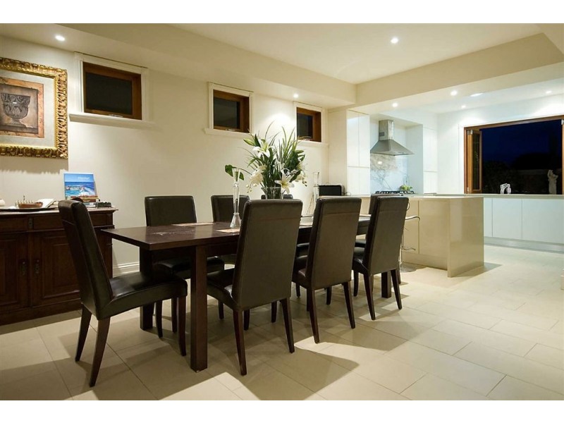 14 Monte Vista Court, Broadbeach Waters QLD 4218