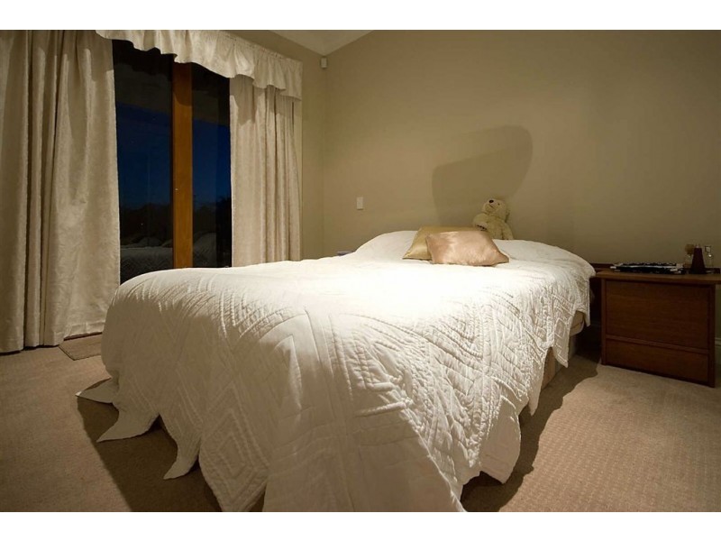 14 Monte Vista Court, Broadbeach Waters QLD 4218