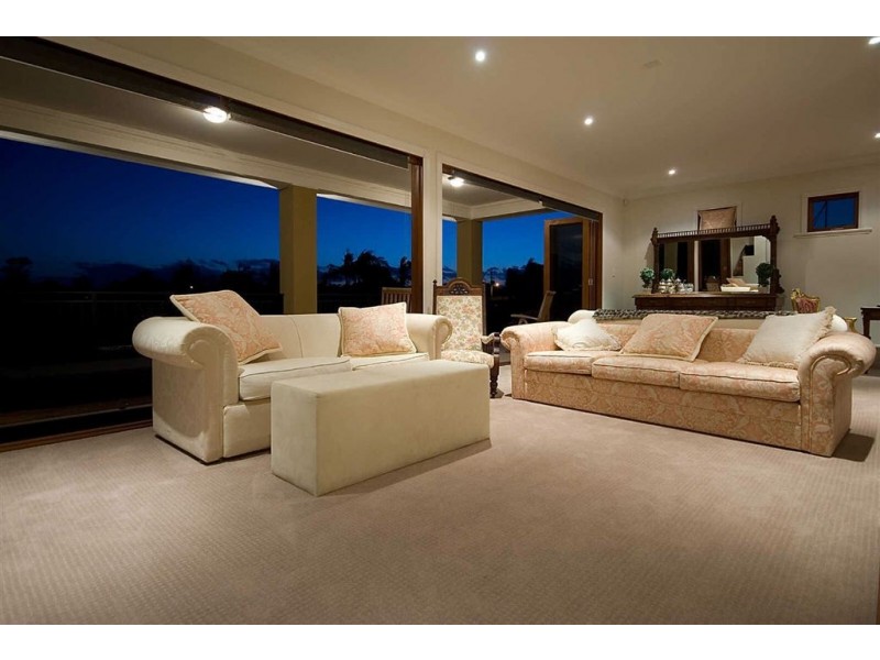 14 Monte Vista Court, Broadbeach Waters QLD 4218