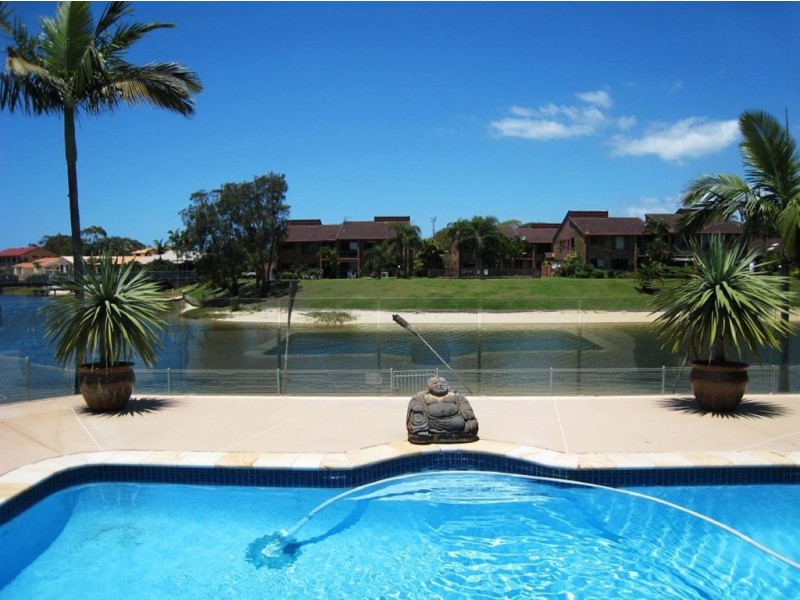 76 Hooker Boulevard, Mermaid Waters QLD 4218