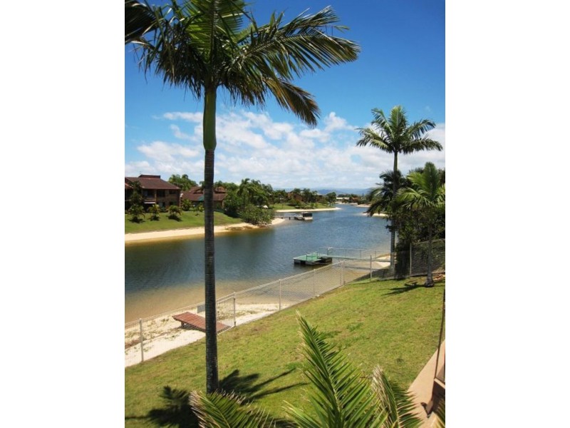 76 Hooker Boulevard, Mermaid Waters QLD 4218