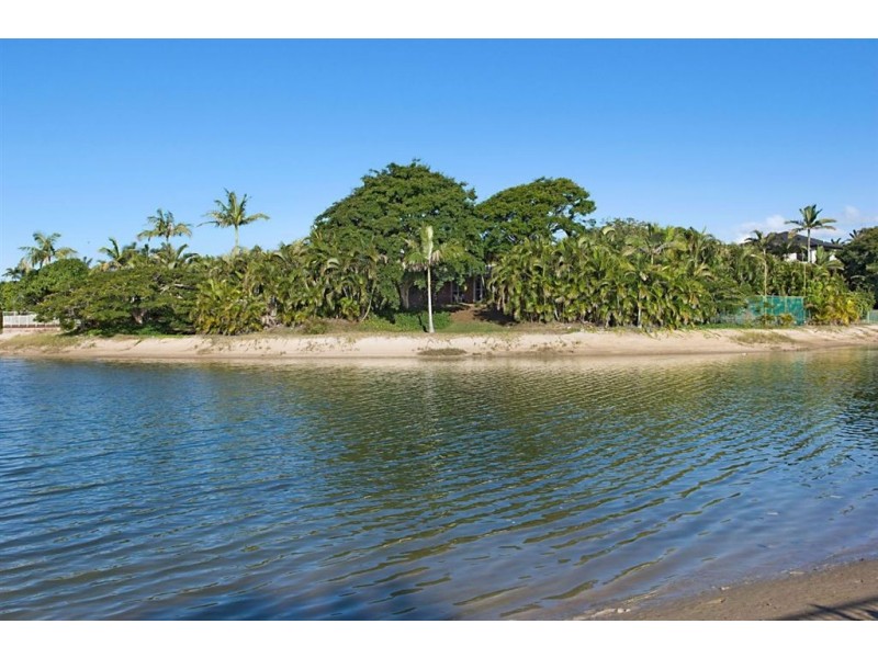 41 Park Avenue, Broadbeach Waters QLD 4218