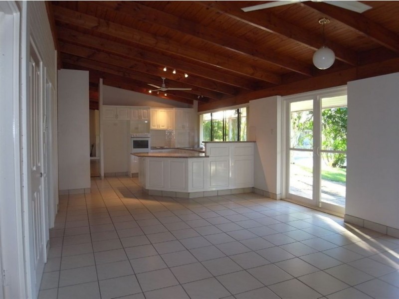 41 Park Avenue, Broadbeach Waters QLD 4218