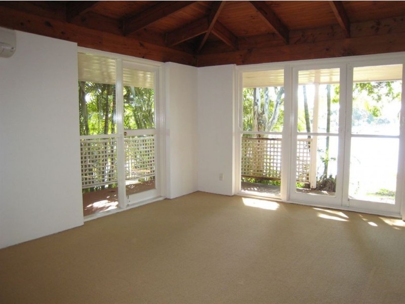 41 Park Avenue, Broadbeach Waters QLD 4218