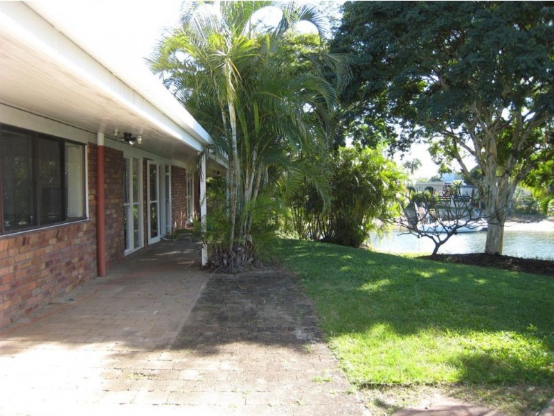 41 Park Avenue, Broadbeach Waters QLD 4218