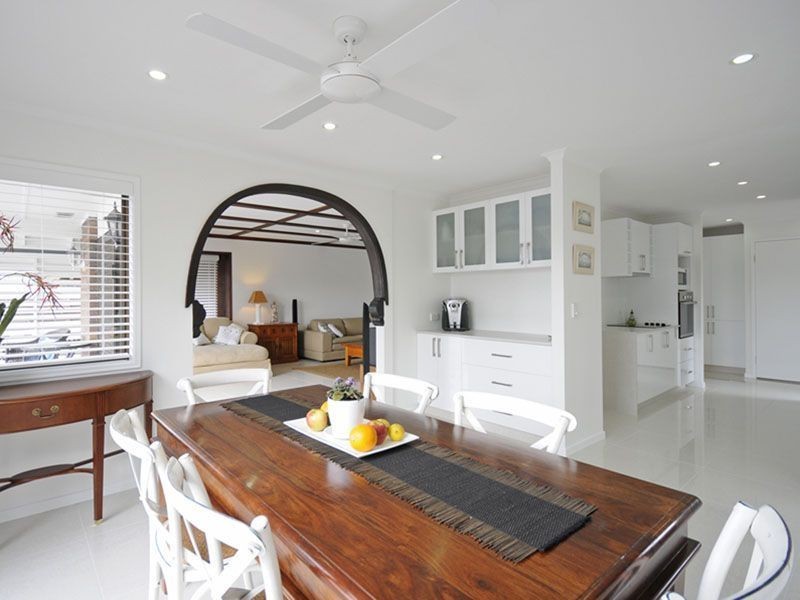6 Penguin Parade, Burleigh Waters QLD 4220