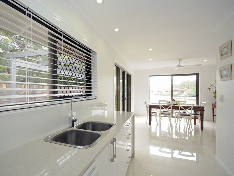 6 Penguin Parade, Burleigh Waters QLD 4220
