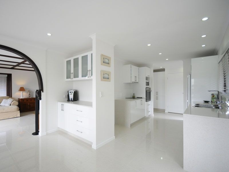 6 Penguin Parade, Burleigh Waters QLD 4220