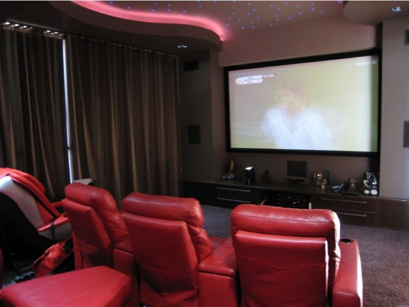 69 T E Peters Drive, Broadbeach Waters QLD 4218