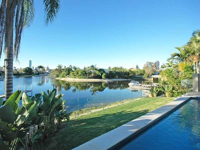 69 T E Peters Drive, Broadbeach Waters QLD 4218