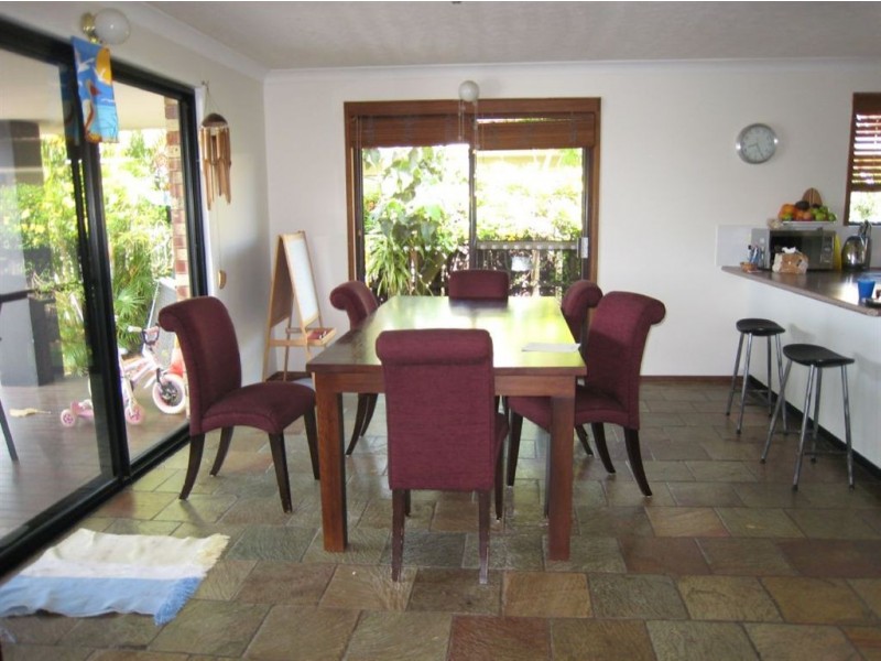 18 Delungra Street, Broadbeach Waters QLD 4218