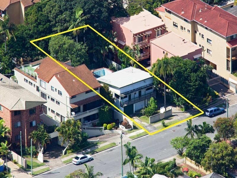 25 Second Avenue, Broadbeach QLD 4218