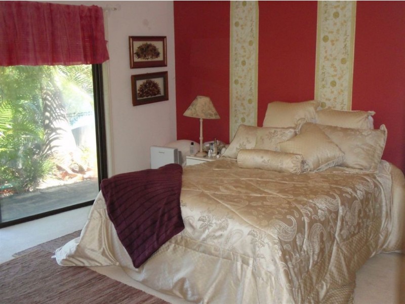 11 Naranja Crescent, Benowa Waters QLD 4217