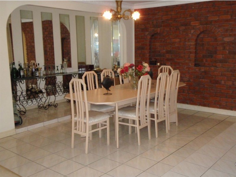 11 Naranja Crescent, Benowa Waters QLD 4217