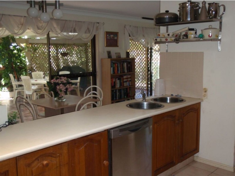 11 Naranja Crescent, Benowa Waters QLD 4217