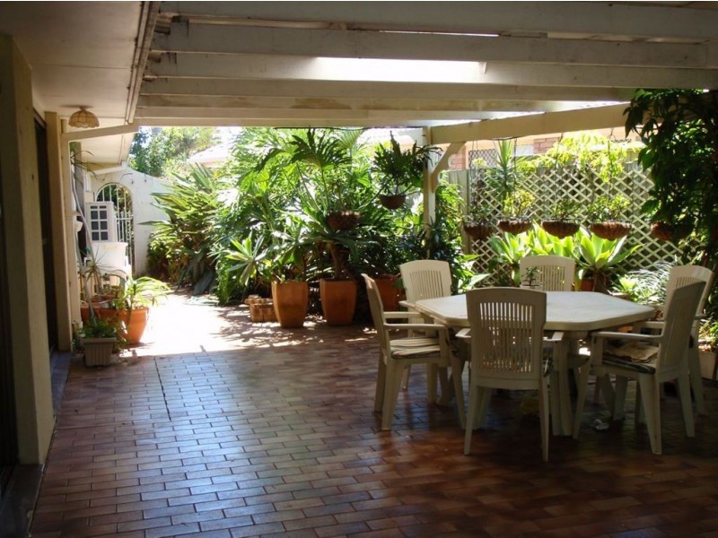 11 Naranja Crescent, Benowa Waters QLD 4217