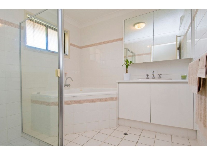 59 Pinkwood Drive, Ashmore QLD 4214