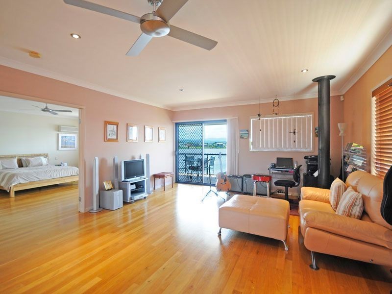 115 Edinburgh Road, Benowa QLD 4217