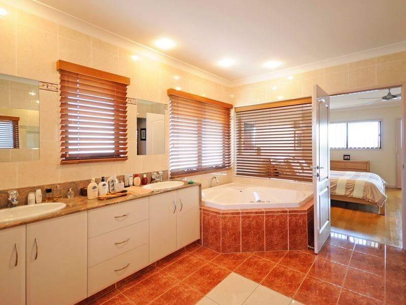 115 Edinburgh Road, Benowa QLD 4217