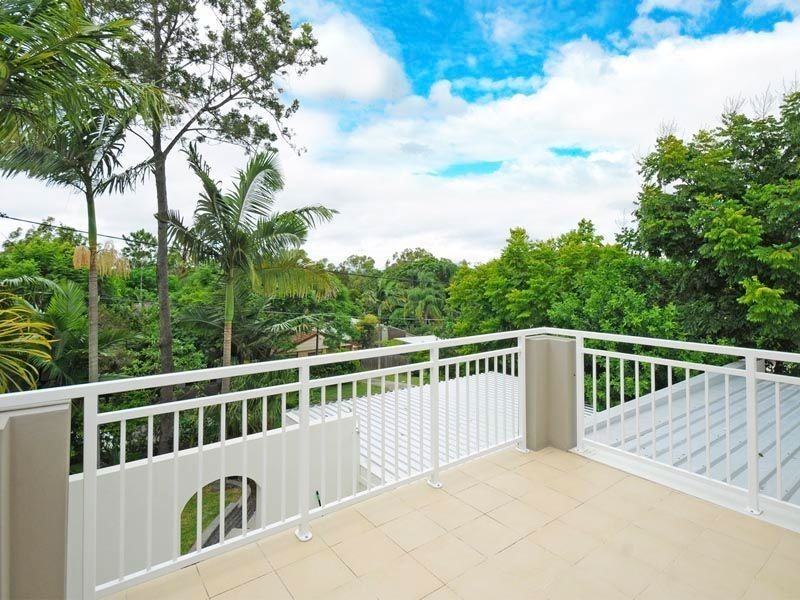 25 Golden Crescent, Southport QLD 4215