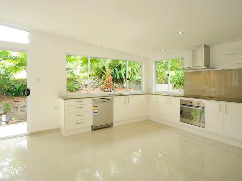 25 Golden Crescent, Southport QLD 4215