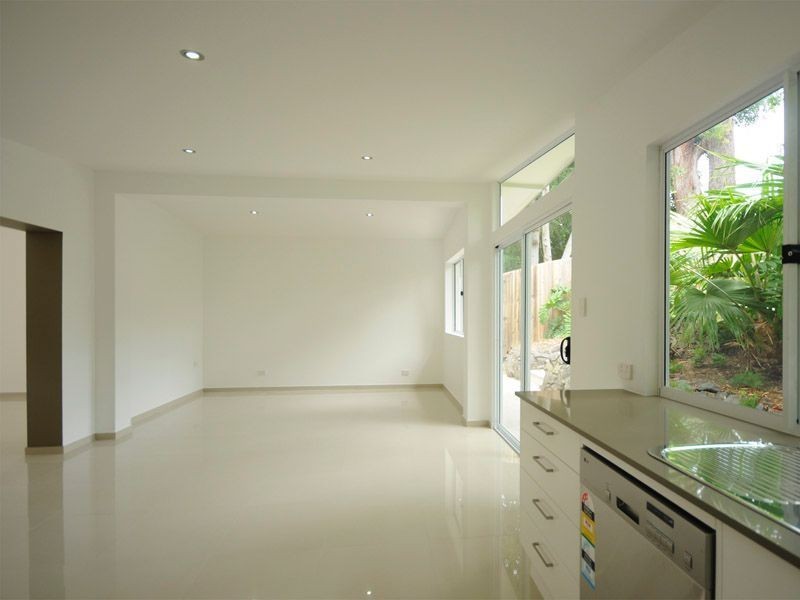 25 Golden Crescent, Southport QLD 4215