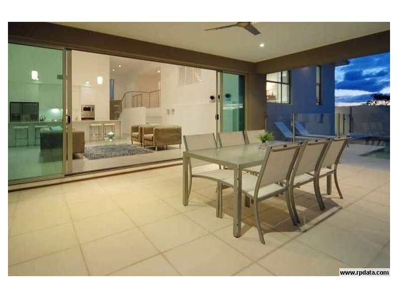 17 Rebholz Drive, Benowa Waters QLD 4217