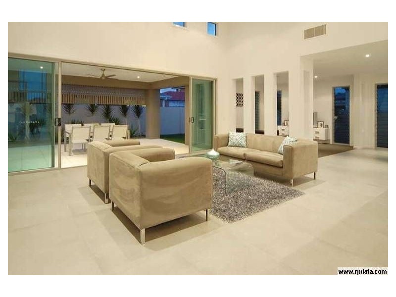 17 Rebholz Drive, Benowa Waters QLD 4217