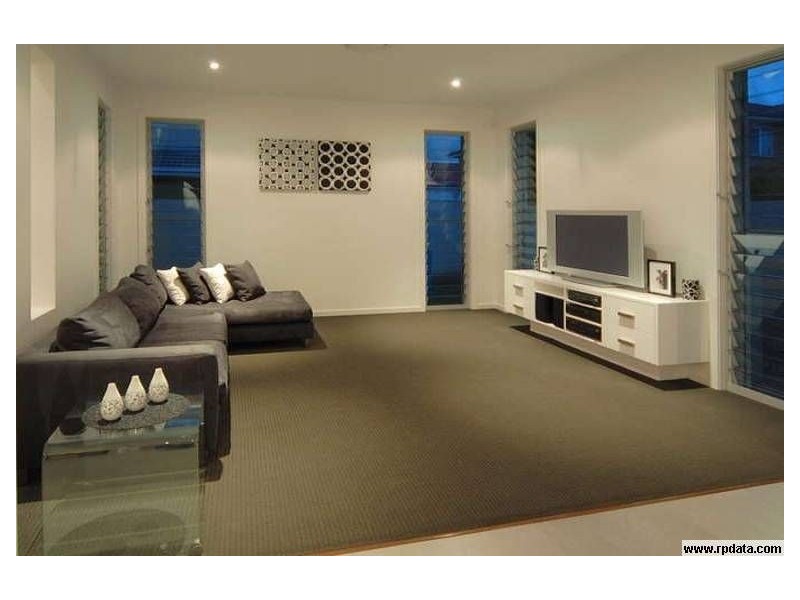 17 Rebholz Drive, Benowa Waters QLD 4217