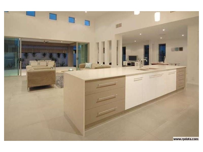 17 Rebholz Drive, Benowa Waters QLD 4217