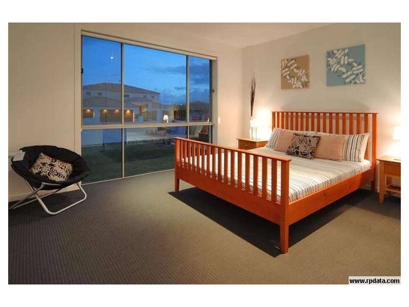 17 Rebholz Drive, Benowa Waters QLD 4217